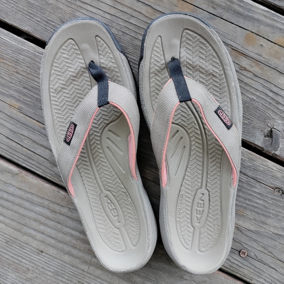 Keen Shoes - Keen Tan and Peach Flip Flop Sandals